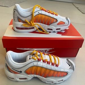Women’s AIR MAX TAILWIND sneakers